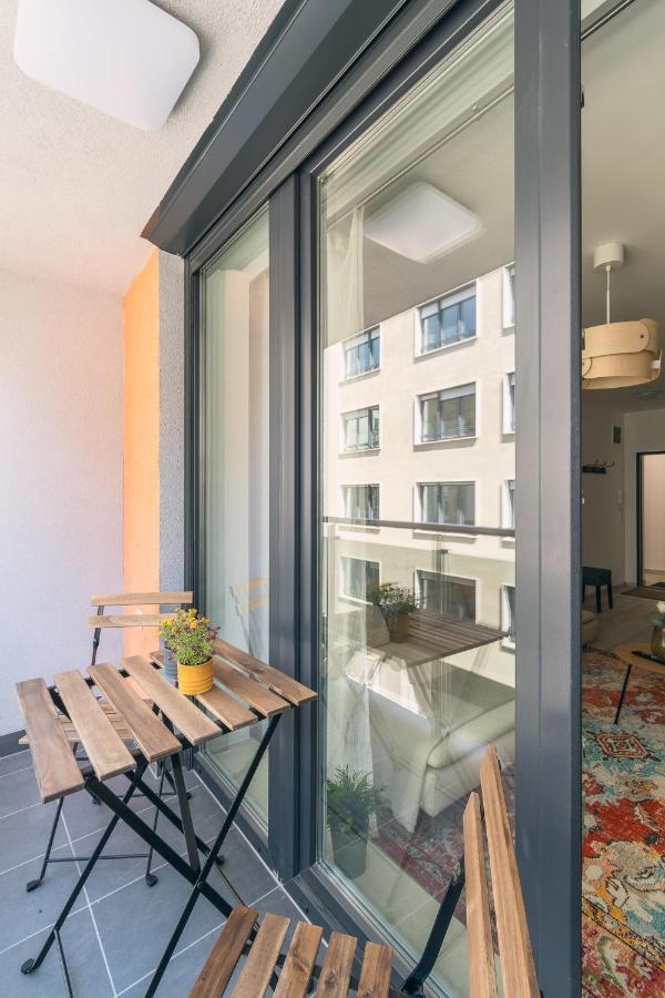 Corvin Apartment With Balcony And Ac Budapeşte Dış mekan fotoğraf