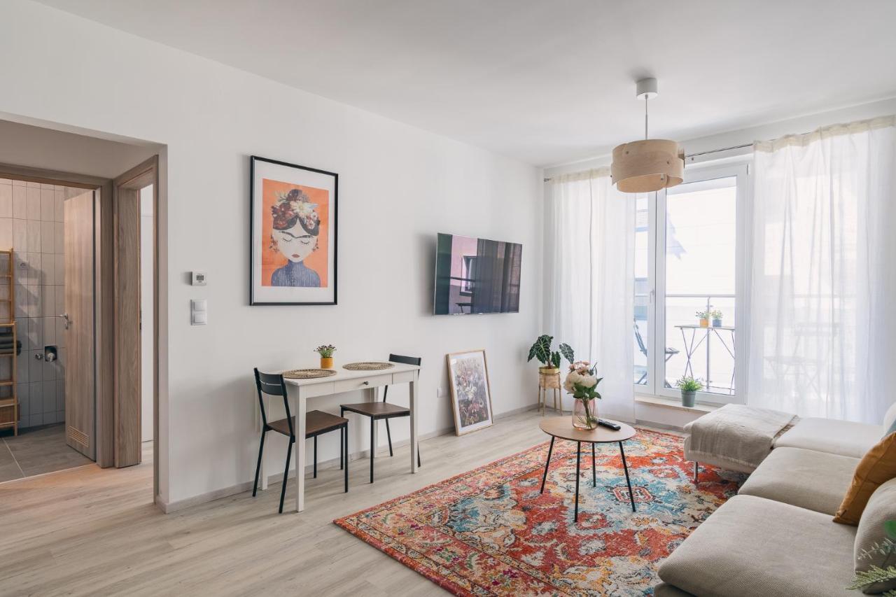 Corvin Apartment With Balcony And Ac Budapeşte Dış mekan fotoğraf