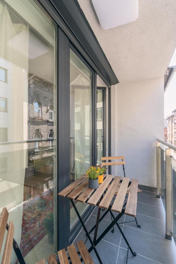 Corvin Apartment With Balcony And Ac Budapeşte Dış mekan fotoğraf