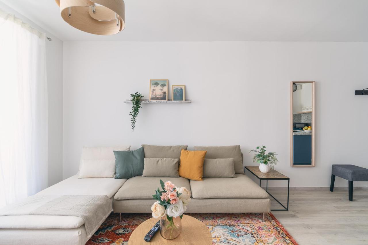 Corvin Apartment With Balcony And Ac Budapeşte Dış mekan fotoğraf